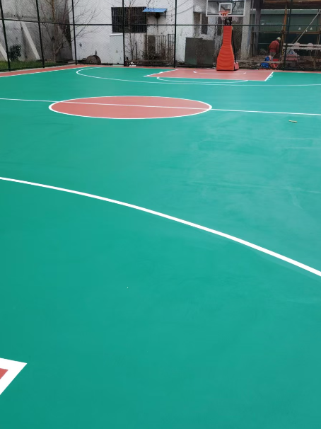 西湖 球场长期使用易出现地面开裂